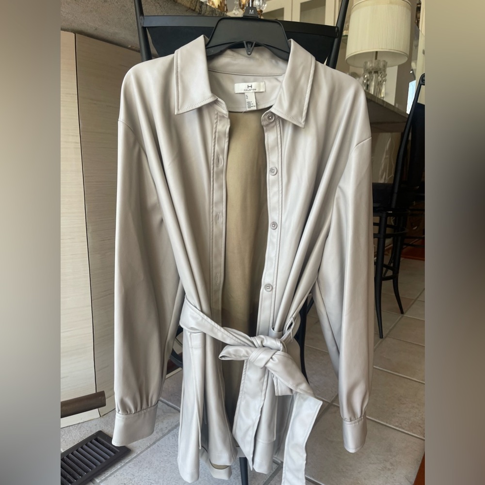 Belted beige XL Halston fake leather jacket, brand new never worn